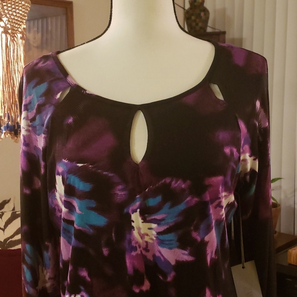 Top - Picture 2 of 6